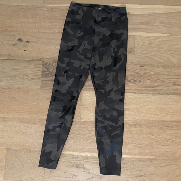 WHBM Camo Print Runway Legging Size 12L - Picture 4 of 13